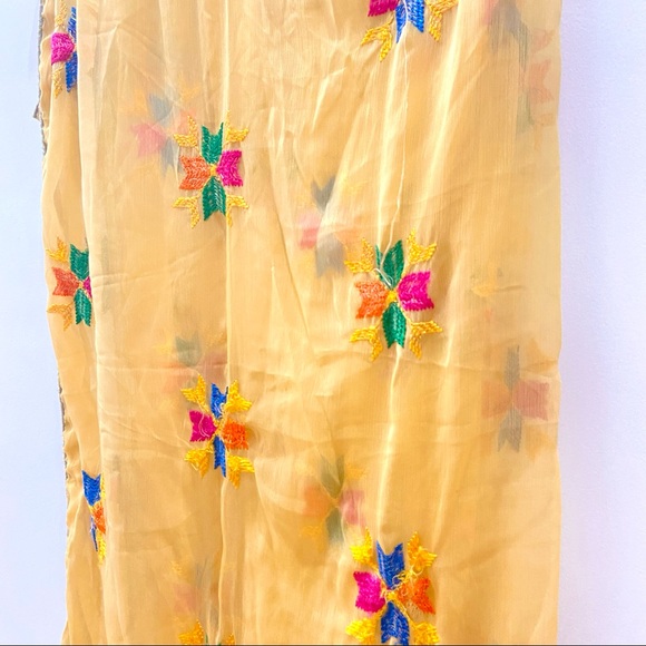 Phulkari - Hand-Embroidered Dupatta - Chiffon & Golden Lace - Picture 3 of 5